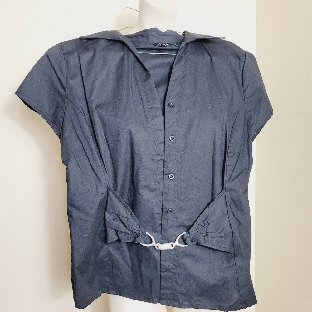 GNW Woman's size Large Black Button up shirt with front Belt